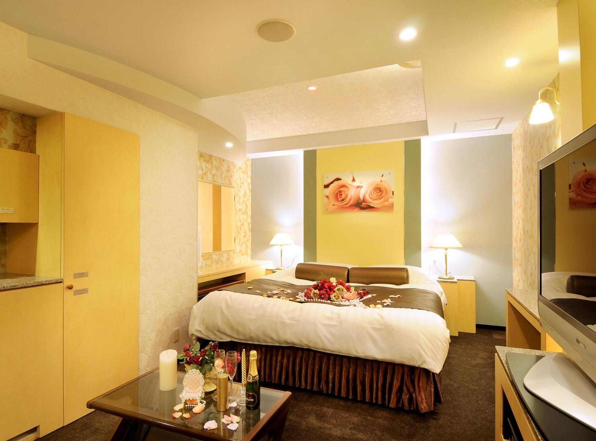 Hotel Love Ikutama -Adult Only Osaka Exterior photo